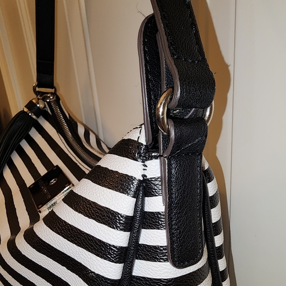 Liz Claiborne Shoulder Bag  🖤EUC🤍 - Picture 4 of 16